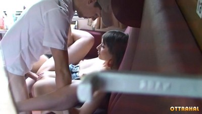Сексуальный опыт молодой пары в поезде Адлер - Москва.