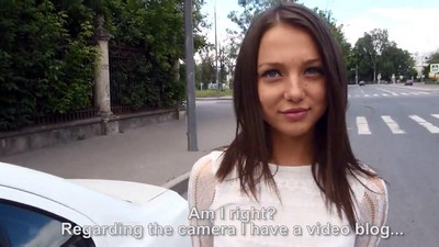 Жаркий анальный интим юной девушки из Ростова в машине.